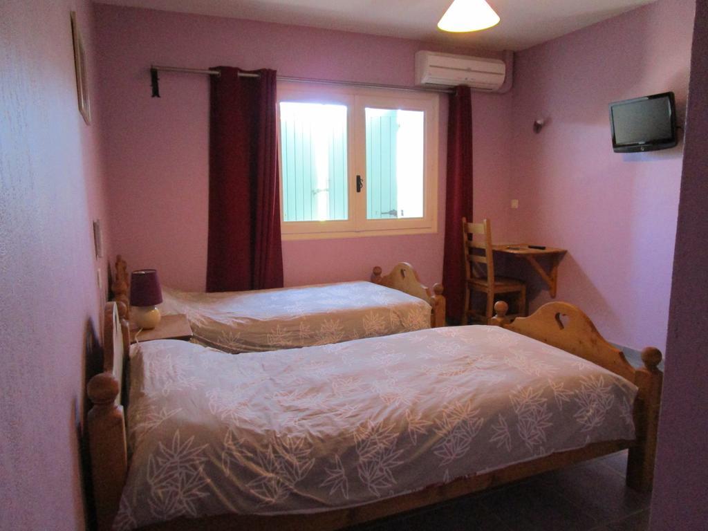 Lou Quinsou Hotel Saint-Jean-de-Maruejols-et-Avejan Room photo